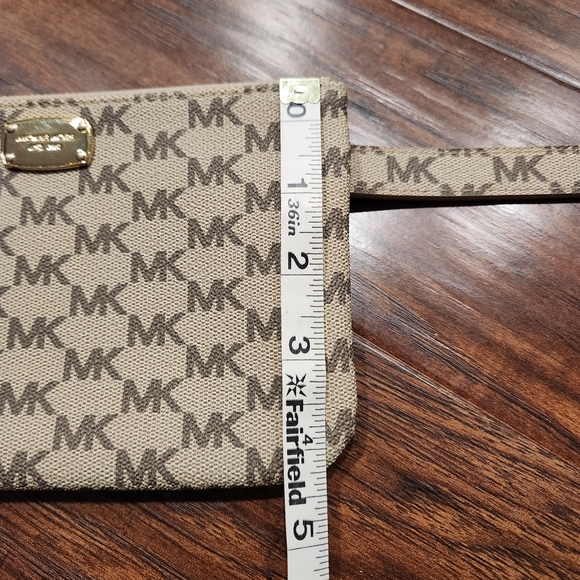 Michael Kors belt bag - Picture 5 of 9